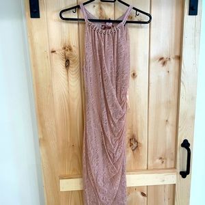 Stretchy small le chateau pink lace dress